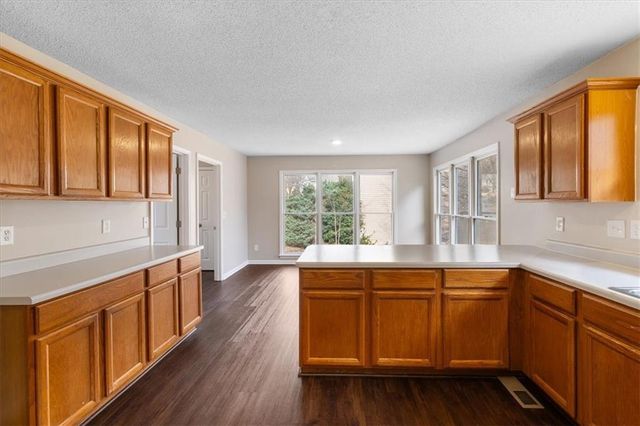 2096 Glenellen NW Drive, Kennesaw, GA 30152