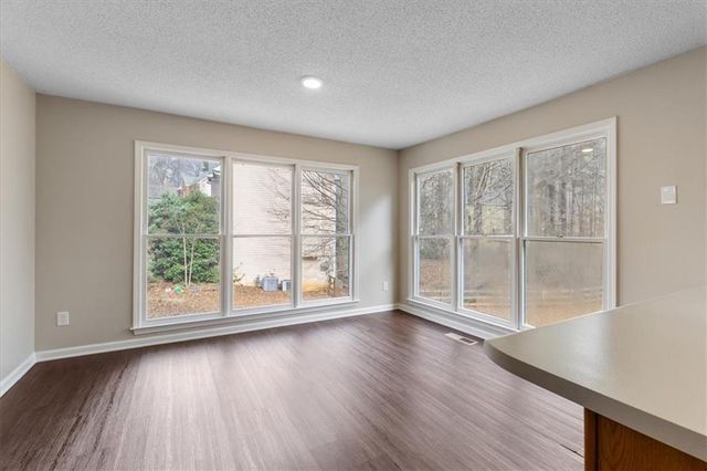 2096 Glenellen NW Drive, Kennesaw, GA 30152