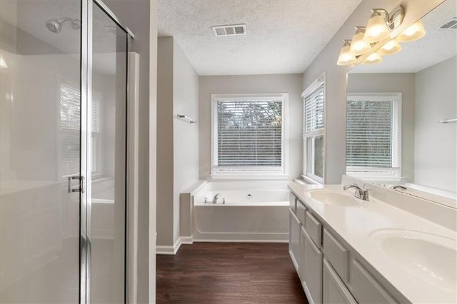 2096 Glenellen NW Drive, Kennesaw, GA 30152