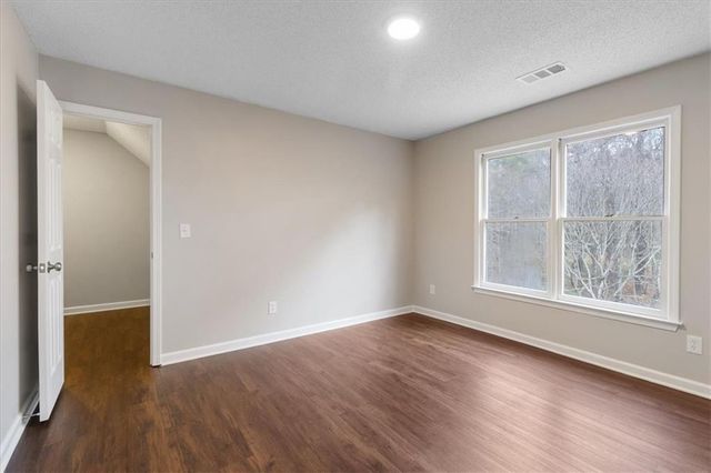 2096 Glenellen NW Drive, Kennesaw, GA 30152