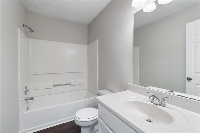 2096 Glenellen NW Drive, Kennesaw, GA 30152