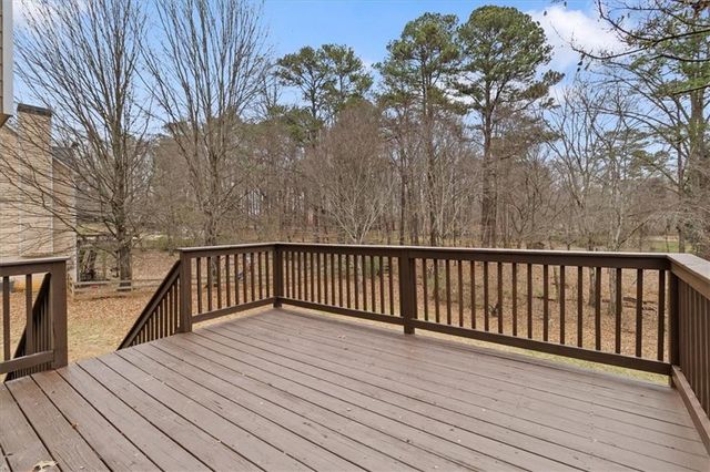 2096 Glenellen NW Drive, Kennesaw, GA 30152