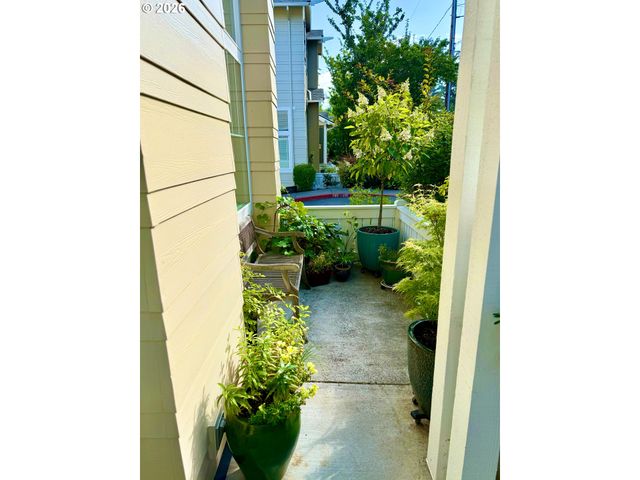 2608 Sw HUME Ct, Portland, OR 97219