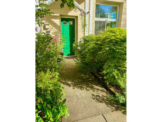 2608 Sw HUME Ct, Portland, OR 97219