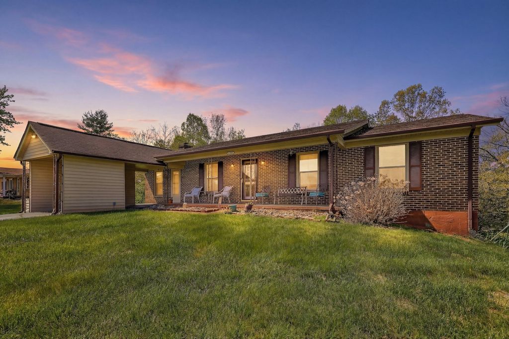 509 Carver RD, Martinsville, VA 24112