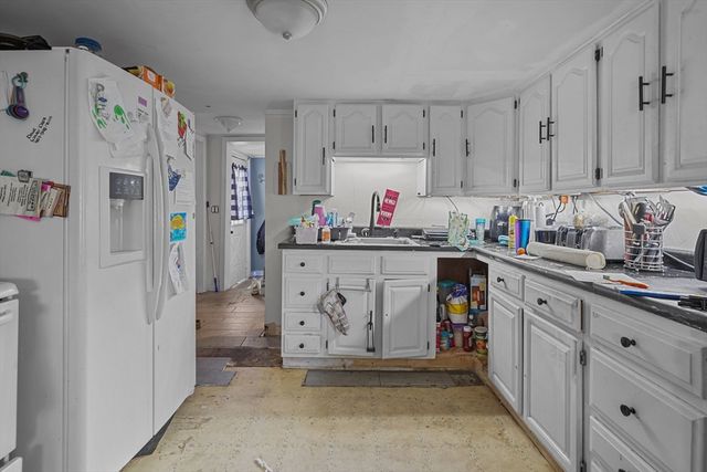 42 Taunton Ave, Seekonk, MA 02771