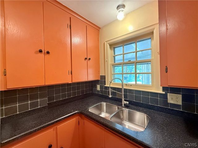 923 Cumberland Ave, Syracuse, NY 13210