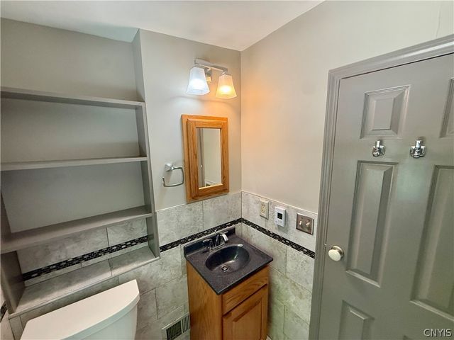 923 Cumberland Ave, Syracuse, NY 13210