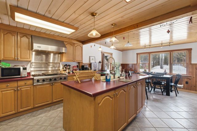 372 Owl Street, Campton, NH 03223