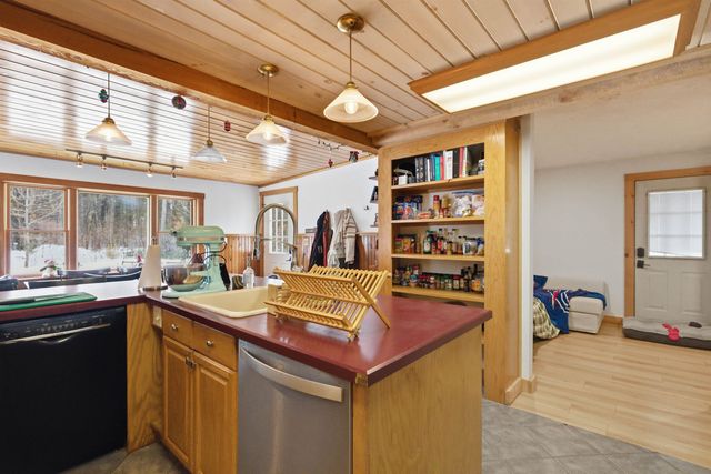 372 Owl Street, Campton, NH 03223