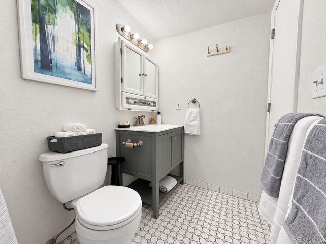 7373 W Florida 16A, Lakewood, CO 80232