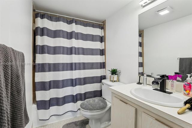 5570 NW 44th St 510A, Lauderhill, FL 33319