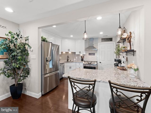 102 DORAL DR, Blackwood, NJ 08012