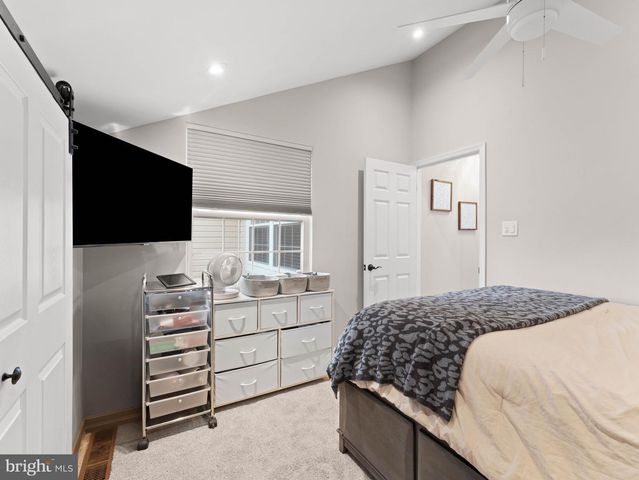 102 DORAL DR, Blackwood, NJ 08012