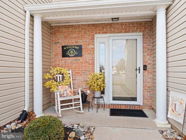 102 DORAL DR, Blackwood, NJ 08012