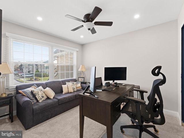 102 DORAL DR, Blackwood, NJ 08012