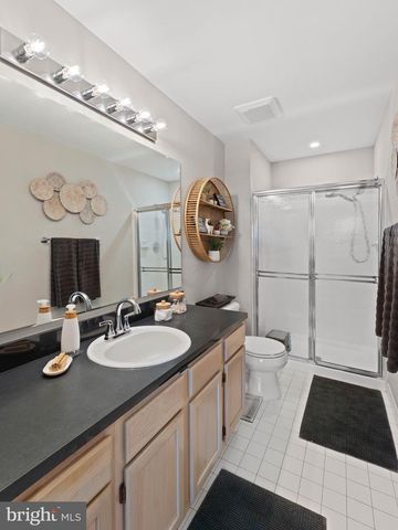 102 DORAL DR, Blackwood, NJ 08012