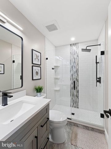 102 DORAL DR, Blackwood, NJ 08012