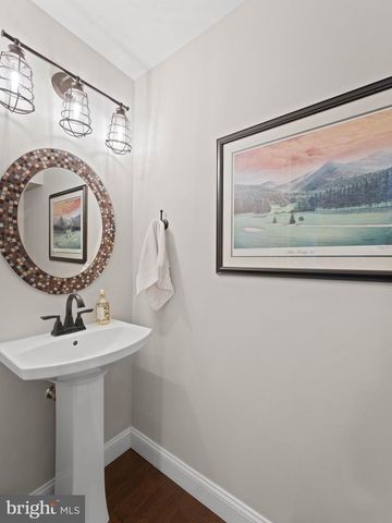 102 DORAL DR, Blackwood, NJ 08012