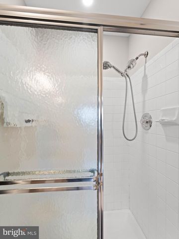 102 DORAL DR, Blackwood, NJ 08012