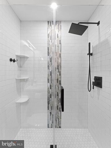 102 DORAL DR, Blackwood, NJ 08012