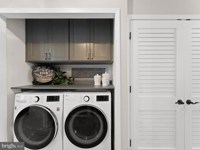 102 DORAL DR, Blackwood, NJ 08012