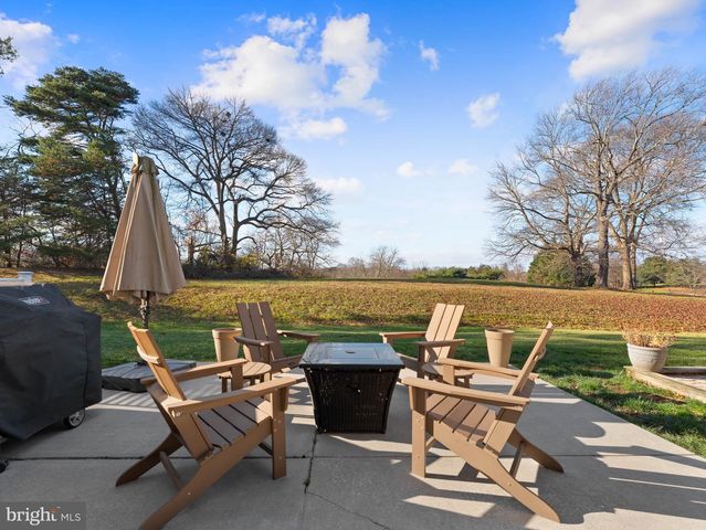 102 DORAL DR, Blackwood, NJ 08012