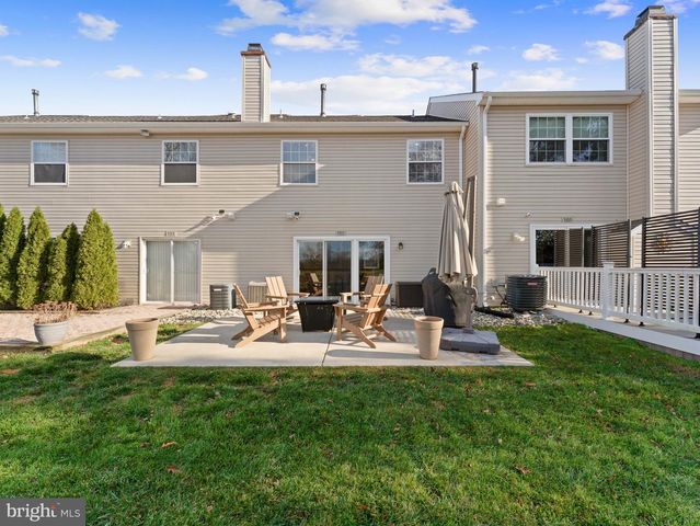 102 DORAL DR, Blackwood, NJ 08012