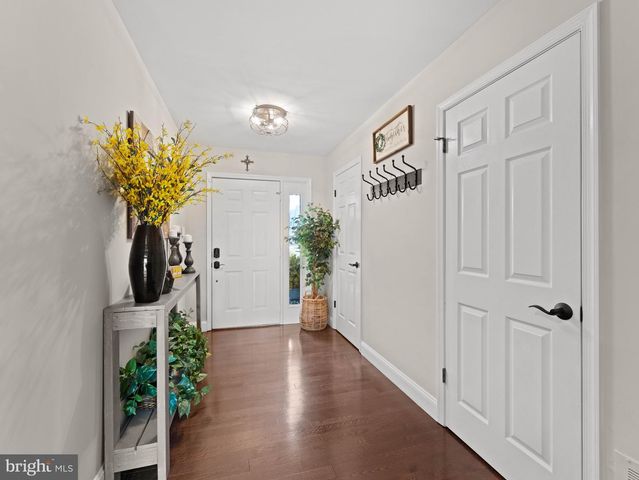 102 DORAL DR, Blackwood, NJ 08012