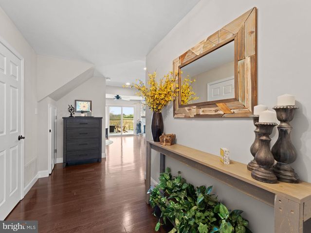 102 DORAL DR, Blackwood, NJ 08012