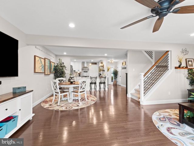 102 DORAL DR, Blackwood, NJ 08012