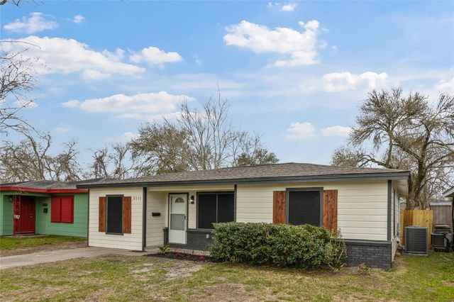 2111 Briar Lane, La Marque, TX 77568