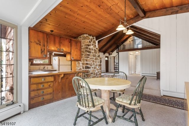 6 Partridge Trl, Kinnelon Boro, NJ 07405