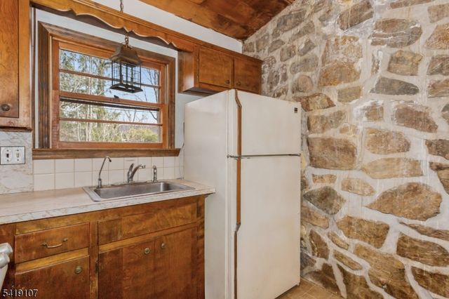 6 Partridge Trl, Kinnelon Boro, NJ 07405