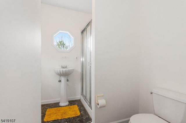 6 Partridge Trl, Kinnelon Boro, NJ 07405