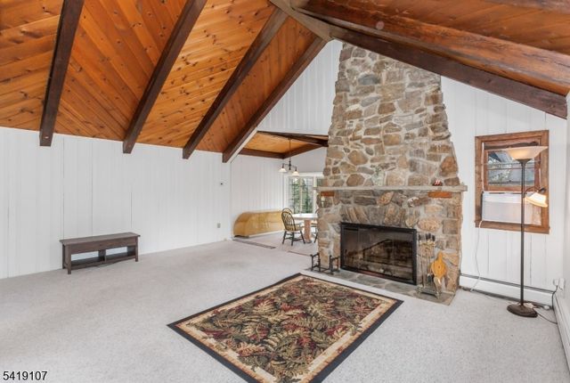 6 Partridge Trl, Kinnelon Boro, NJ 07405