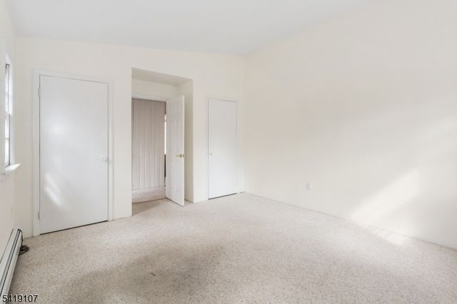 6 Partridge Trl, Kinnelon Boro, NJ 07405