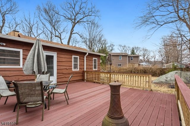 6 Partridge Trl, Kinnelon Boro, NJ 07405