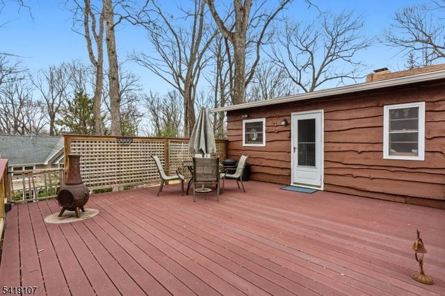6 Partridge Trl, Kinnelon Boro, NJ 07405