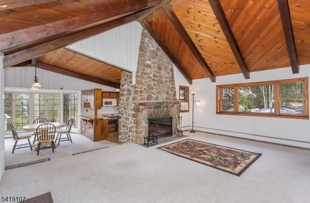 6 Partridge Trl, Kinnelon Boro, NJ 07405