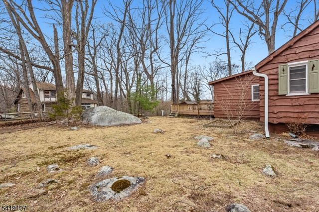 6 Partridge Trl, Kinnelon Boro, NJ 07405