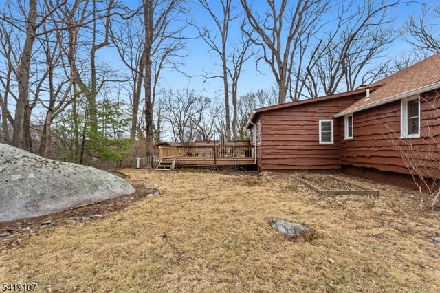 6 Partridge Trl, Kinnelon Boro, NJ 07405