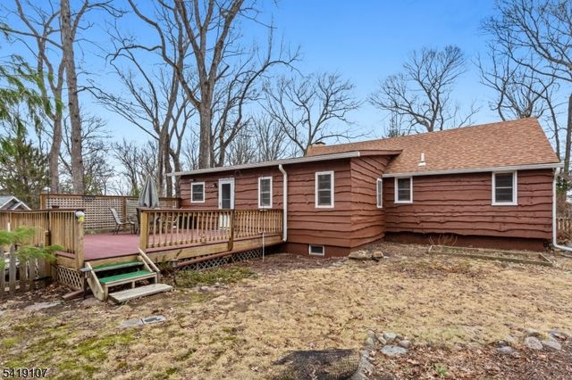 6 Partridge Trl, Kinnelon Boro, NJ 07405