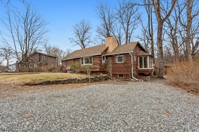 6 Partridge Trl, Kinnelon Boro, NJ 07405