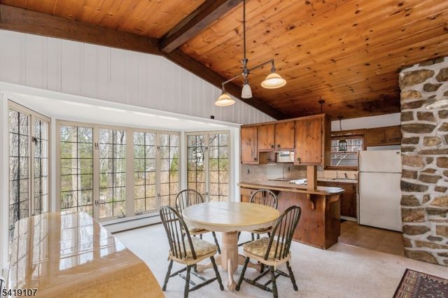 6 Partridge Trl, Kinnelon Boro, NJ 07405