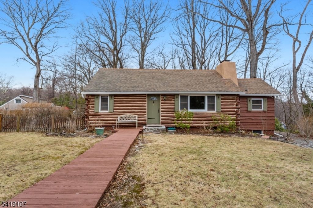 6 Partridge Trl, Kinnelon Boro, NJ 07405