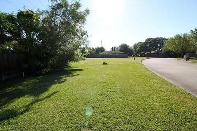 8802 Shiloh Avenue, Texas City, TX 77591