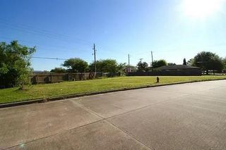8802 Shiloh Avenue, Texas City, TX 77591
