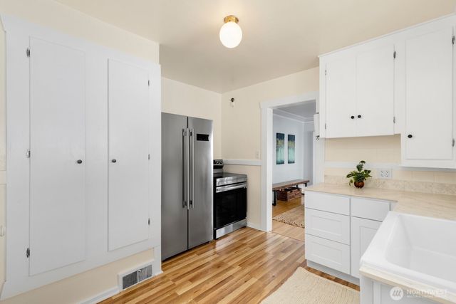410 N 46th Street, Seattle, WA 98103