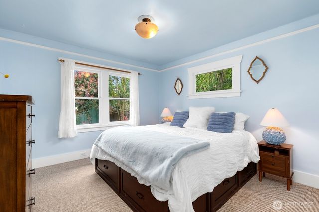 410 N 46th Street, Seattle, WA 98103